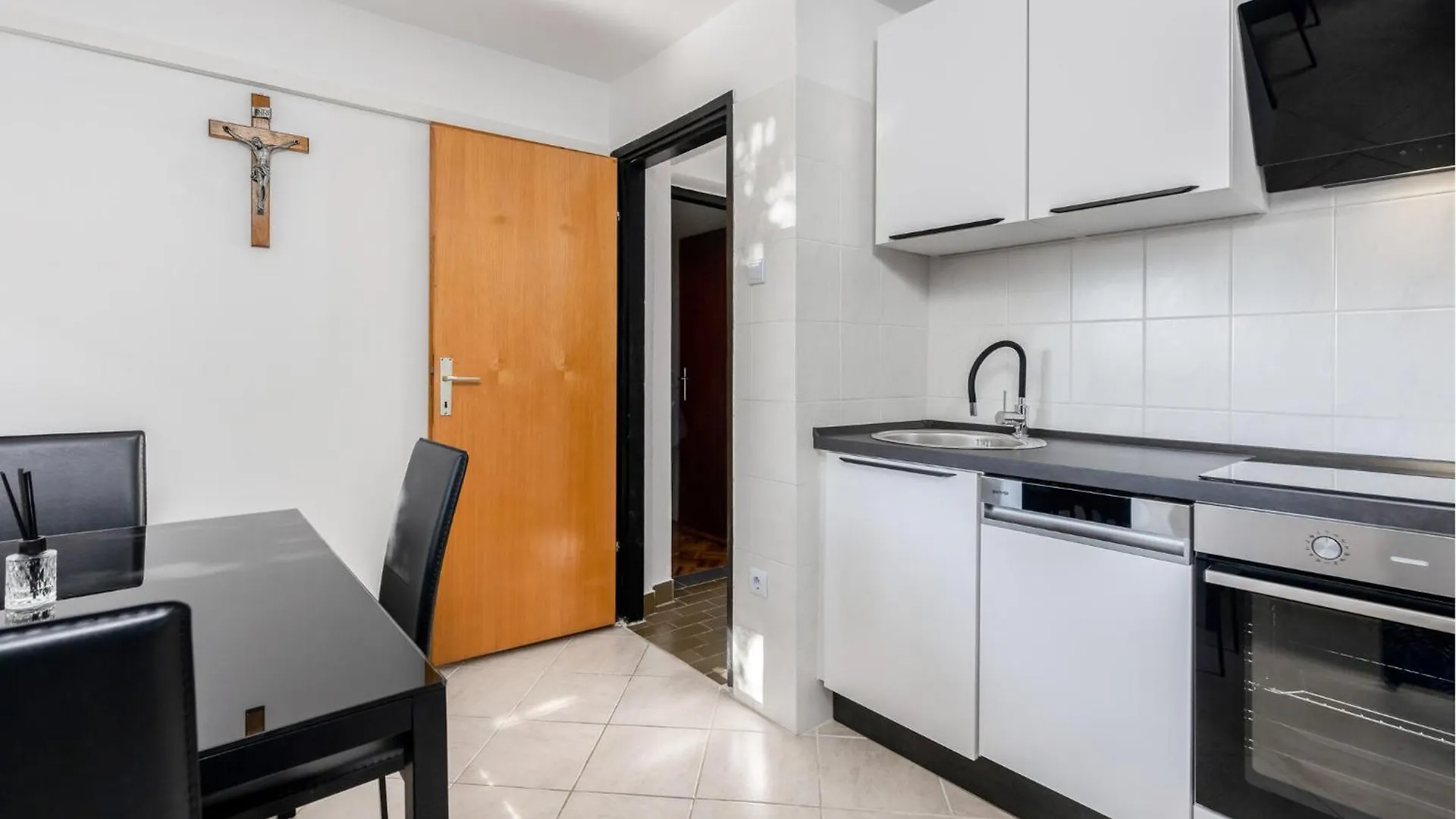 Cozy Apartment In Dramalj With Kitchen