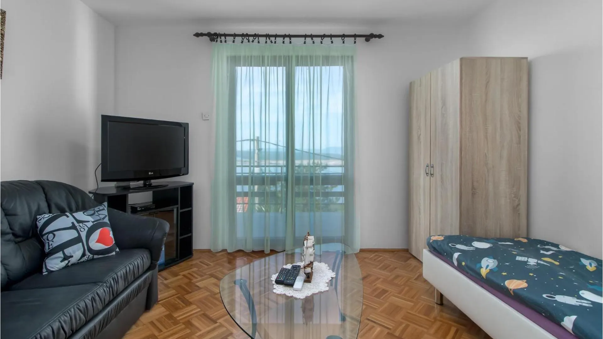 Cozy Apartment In Dramalj With Kitchen Croatia
